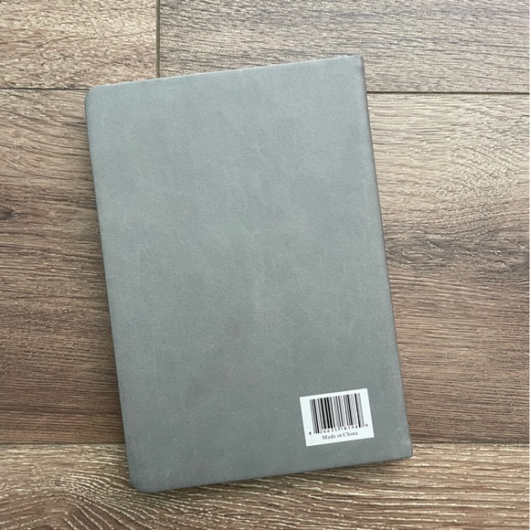 Dayna Lee Notebook “This girl runs on lattes and a dream” - Picture 2 of 4